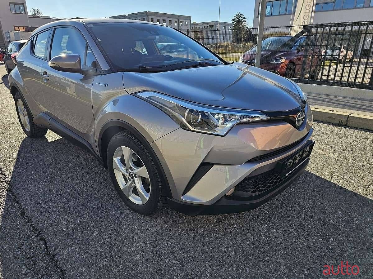 2017' Toyota C-HR photo #3