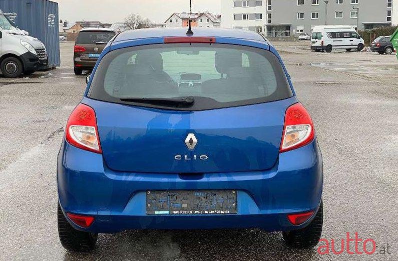 2010' Renault Clio photo #1