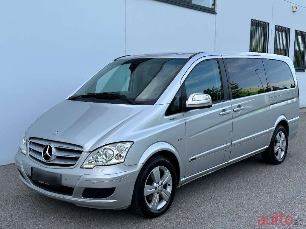 2011' Mercedes-Benz Viano photo #1