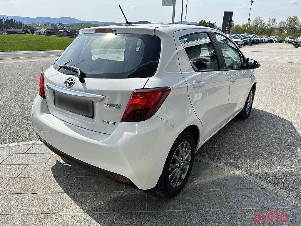 2016' Toyota Yaris photo #5