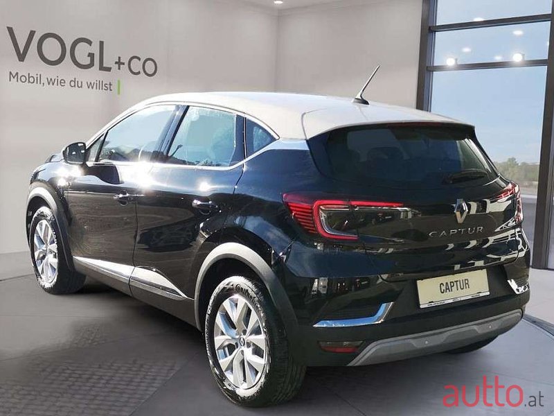 2022' Renault Captur photo #3