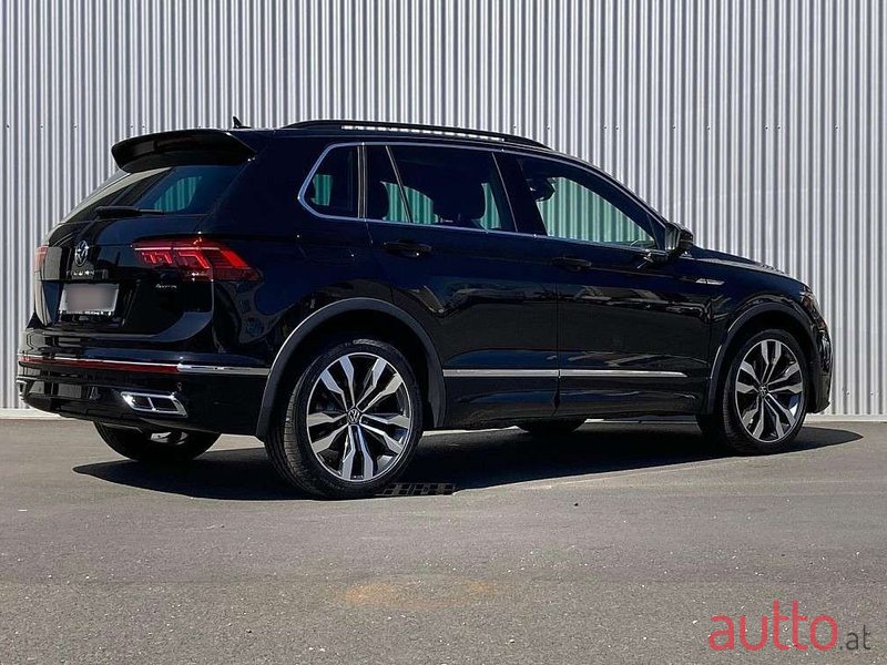 2023' Volkswagen Tiguan photo #4