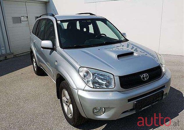2004' Toyota RAV4 photo #1