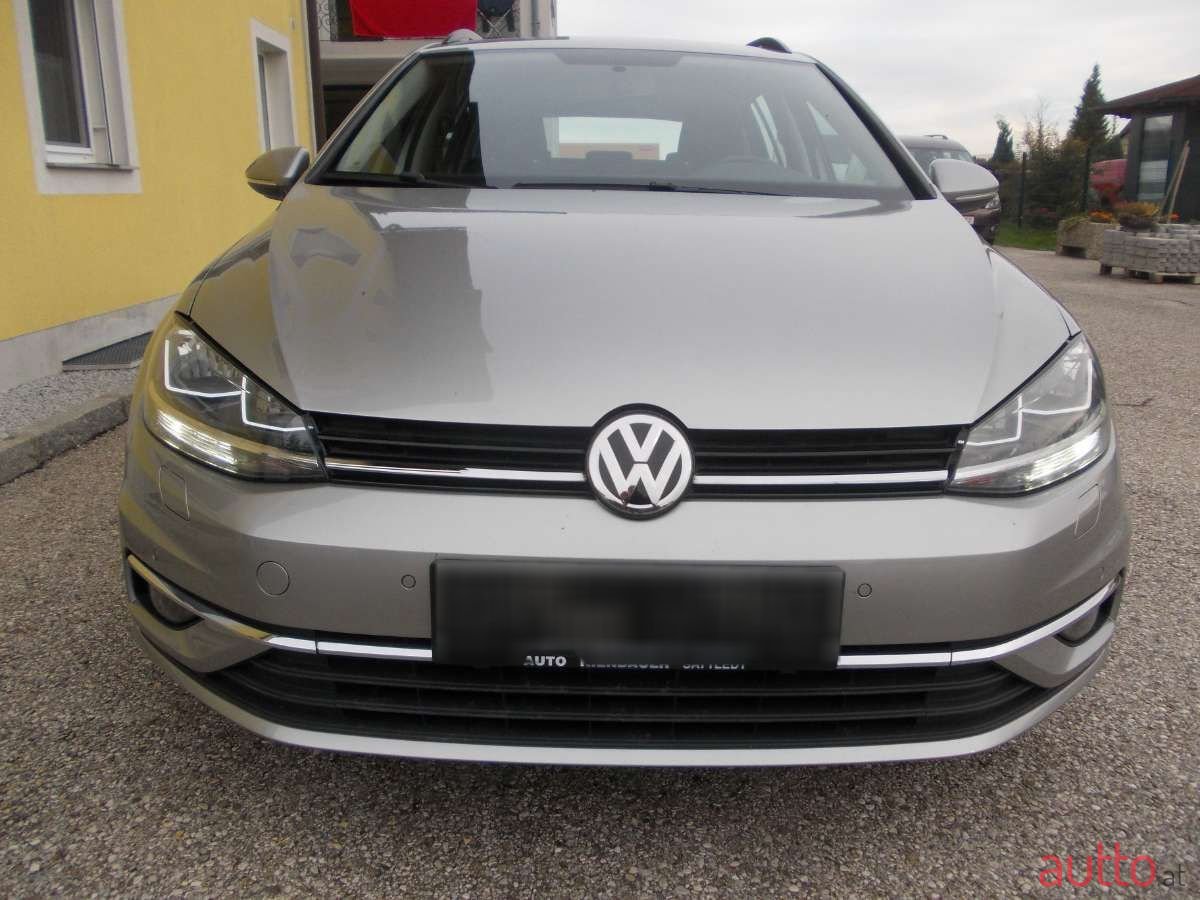 2017' Volkswagen Golf photo #2