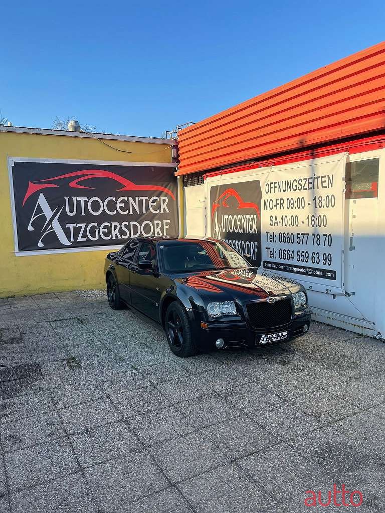 2005' Chrysler 300 C photo #3