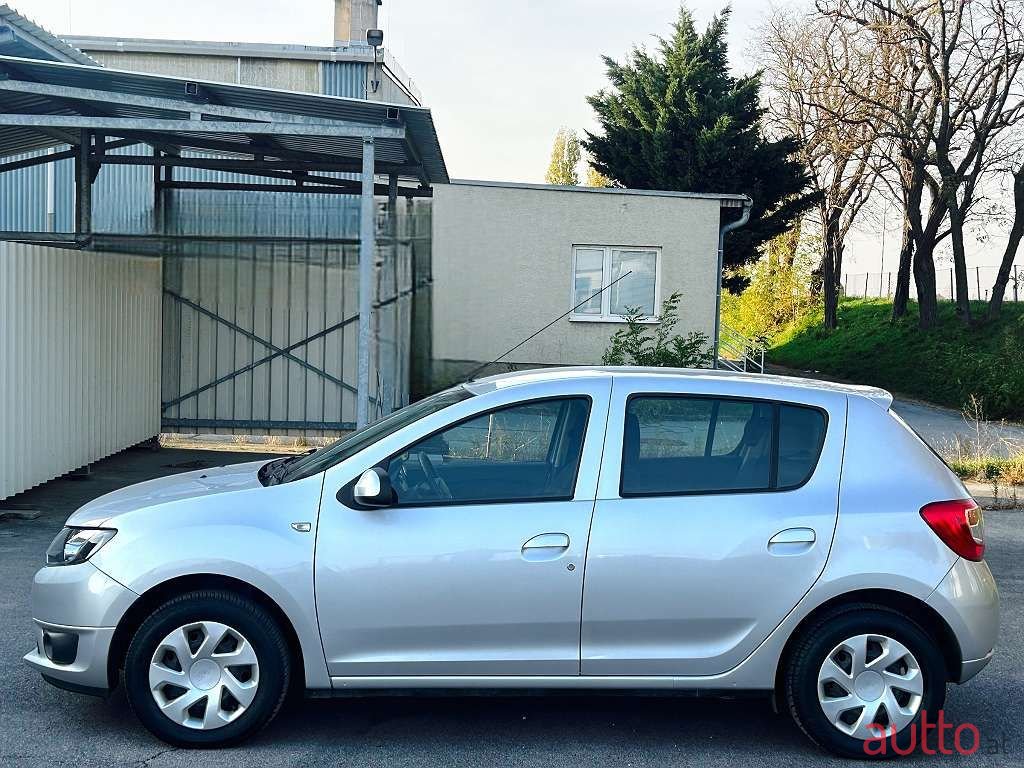 2016' Dacia Sandero photo #4