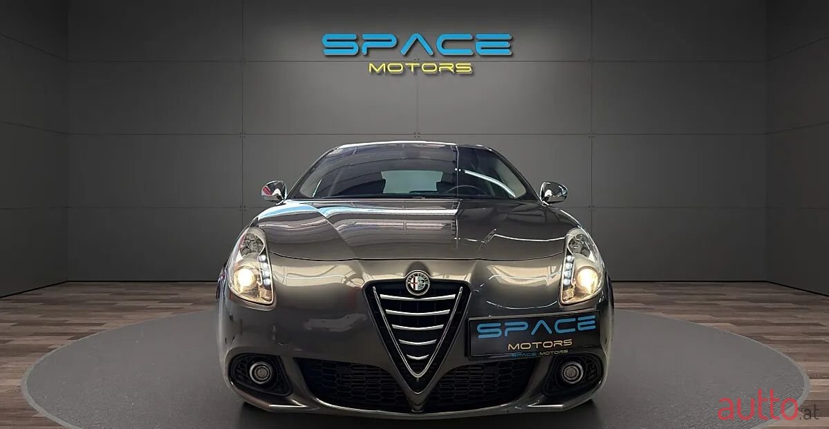 2015' Alfa Romeo Giulietta photo #2