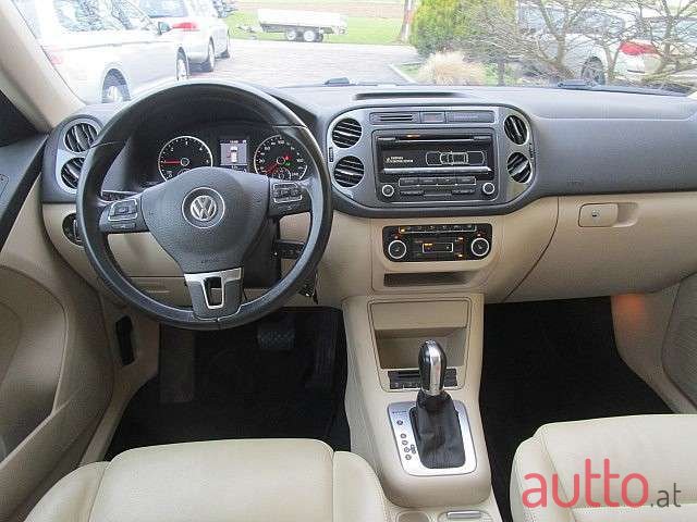 2012' Volkswagen Tiguan photo #6