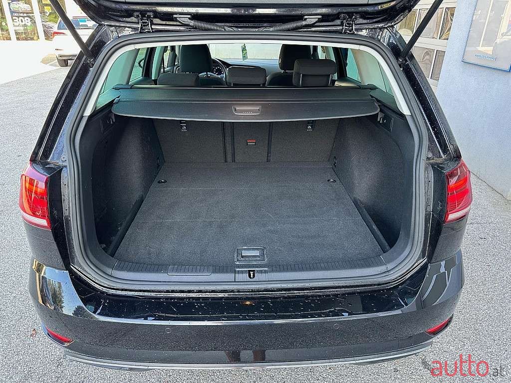 2018' Volkswagen Golf photo #4