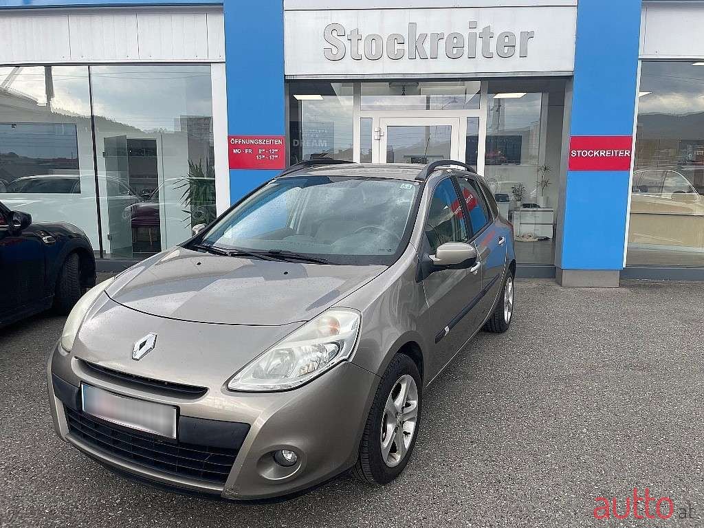 2011' Renault Clio photo #1