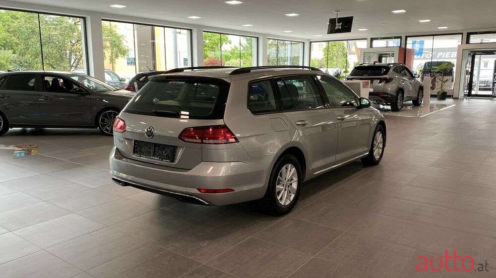 2017' Volkswagen Golf photo #4