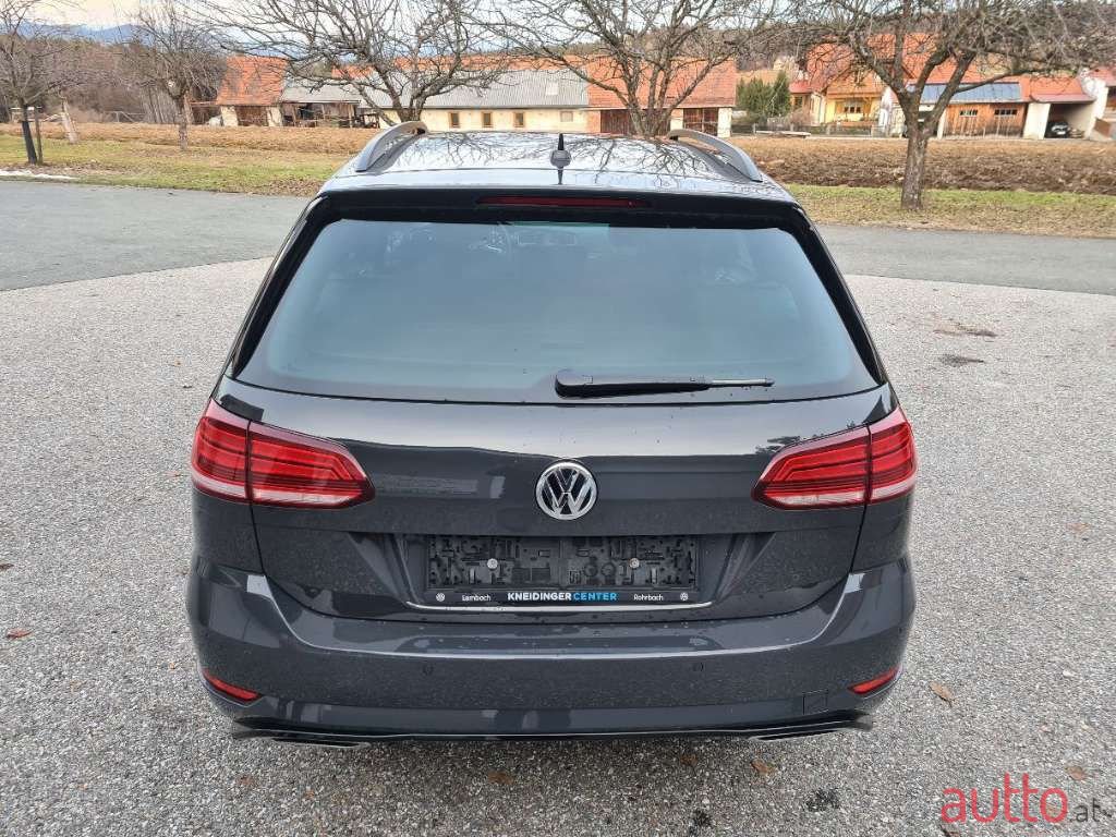 2019' Volkswagen Golf photo #4