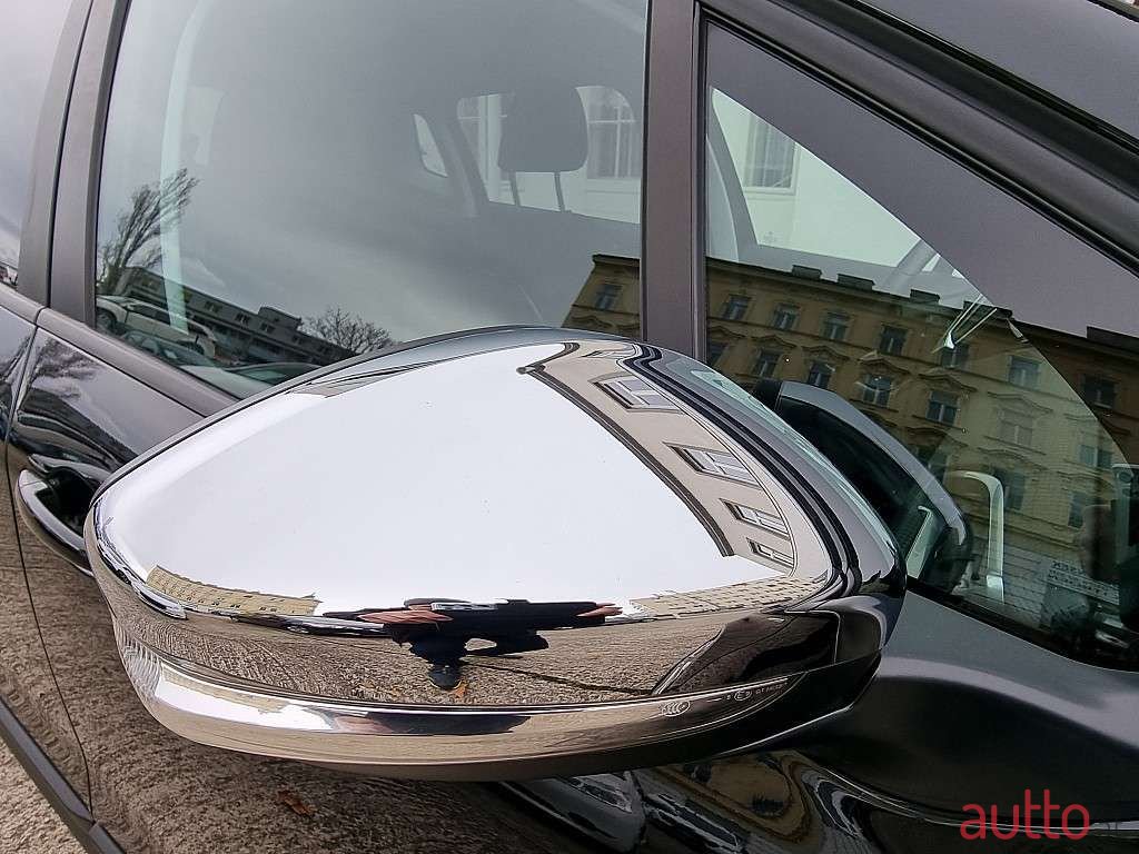 2018' Peugeot 2008 photo #5