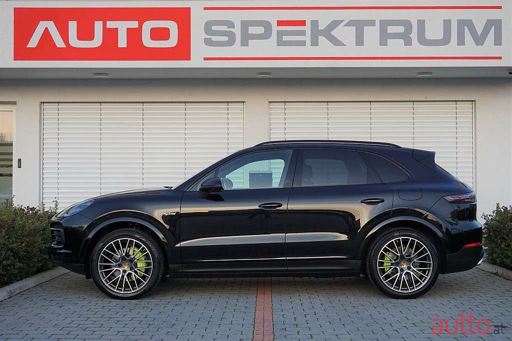 2018' Porsche Cayenne photo #2