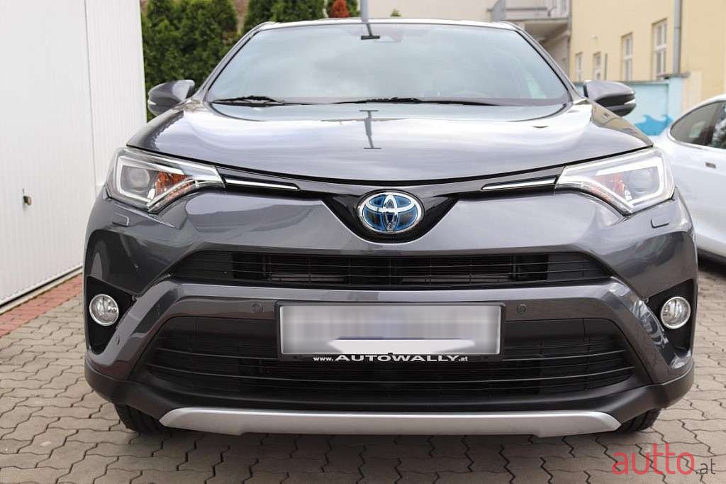 2017' Toyota RAV4 photo #4