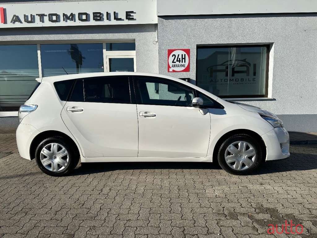 2013' Toyota Verso photo #2