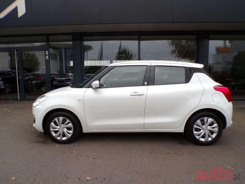 2020' Suzuki Swift photo #2