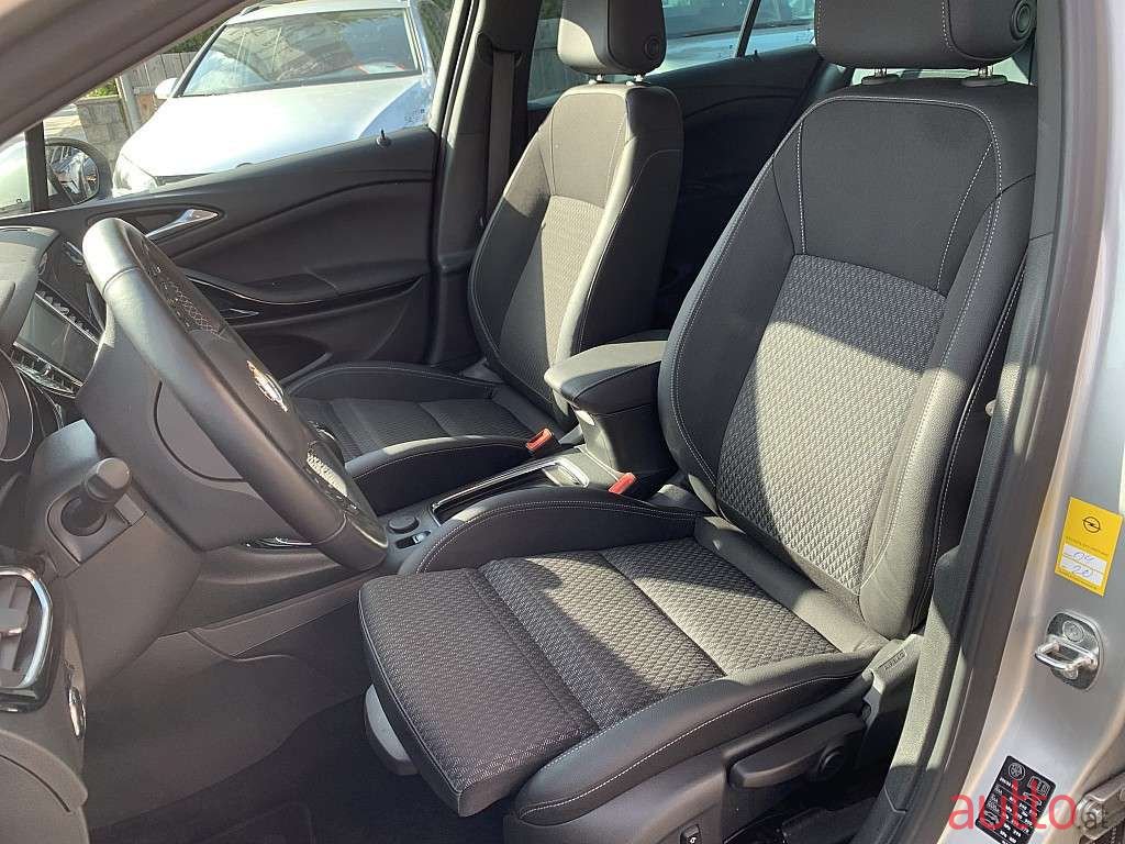 2019' Opel Astra photo #6