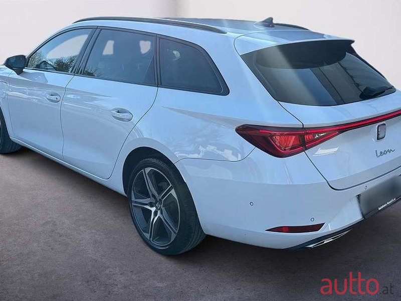 2021' SEAT Leon photo #4