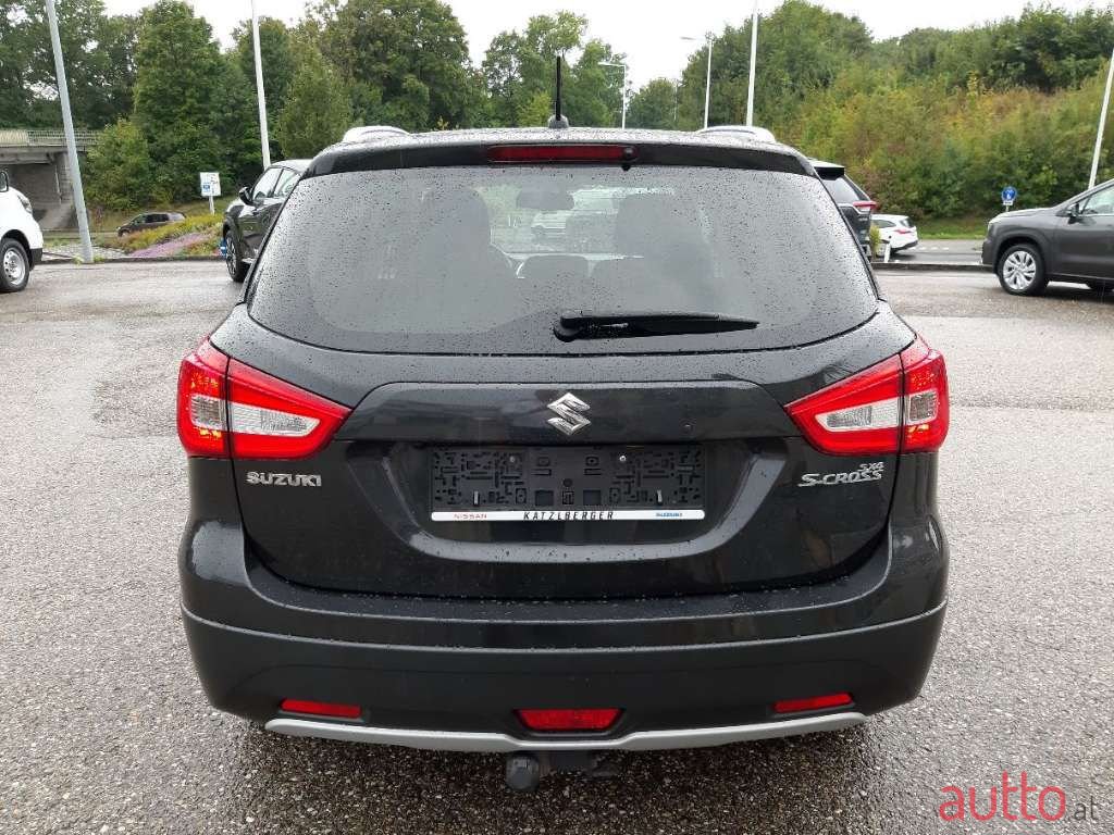 2016' Suzuki SX4 photo #5