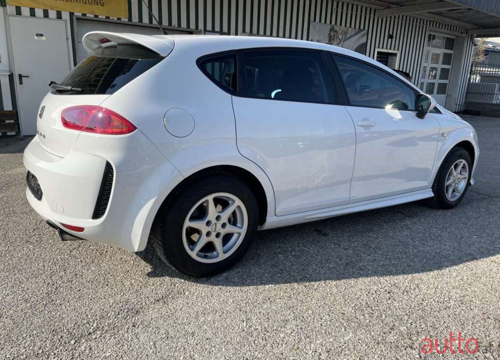 2012' SEAT Leon photo #5