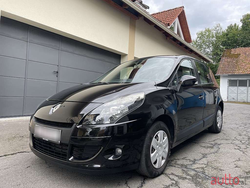 2009' Renault Scenic photo #4