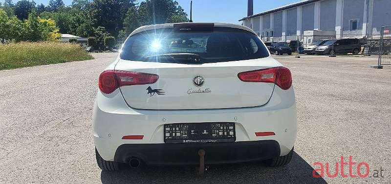 2010' Alfa Romeo Giulietta photo #5