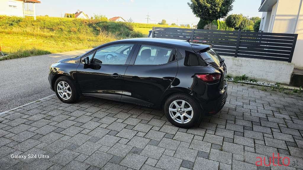 2019' Renault Clio photo #2