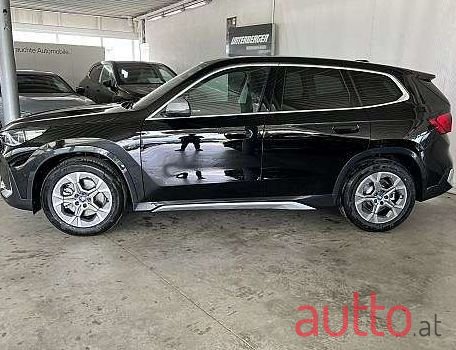 2023' BMW iX1 photo #3