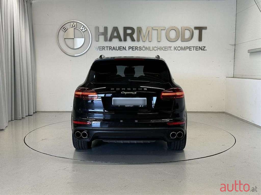 2017' Porsche Cayenne photo #3