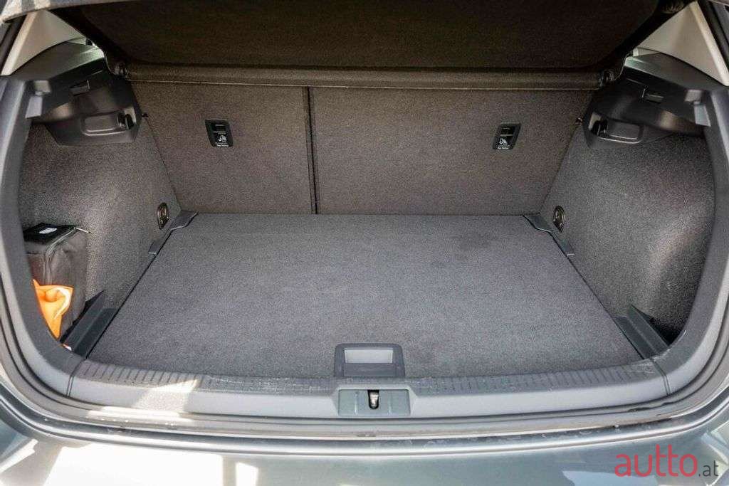 2018' Volkswagen Golf photo #4