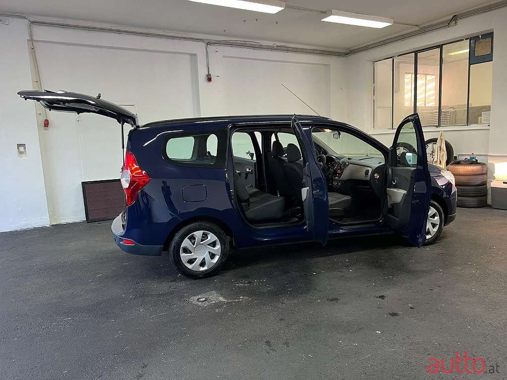 2013' Dacia Lodgy photo #6