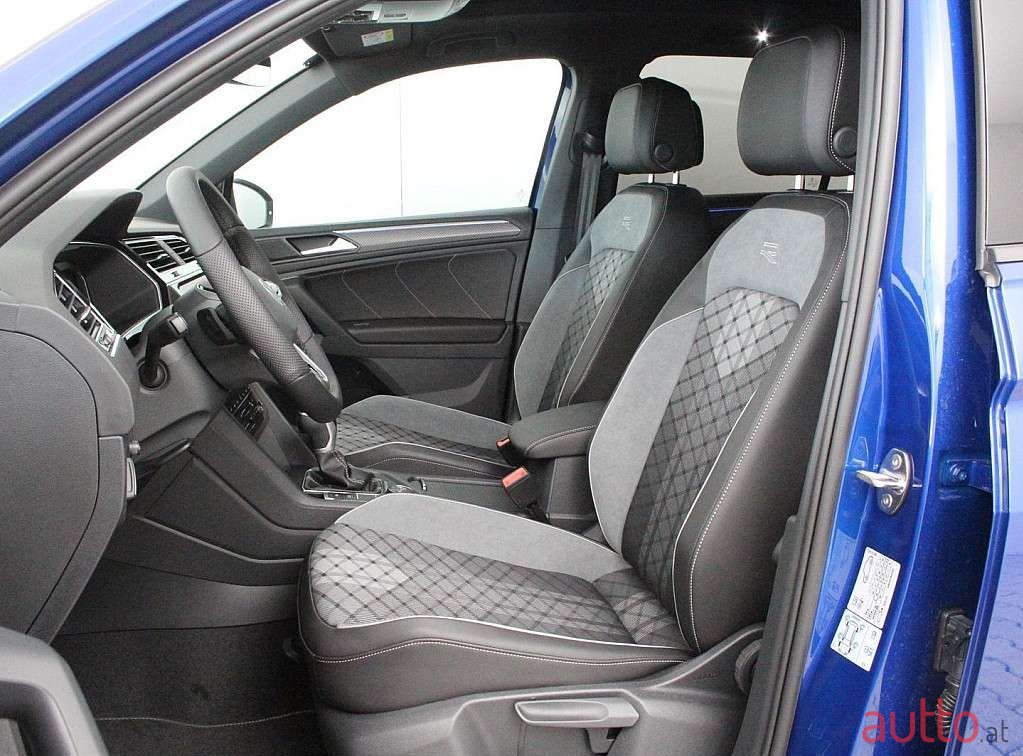 2023' Volkswagen Tiguan photo #4