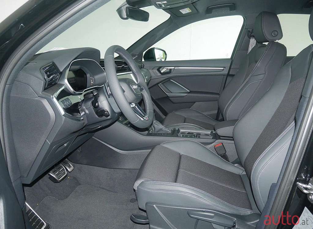 2023' Audi Q3 photo #3