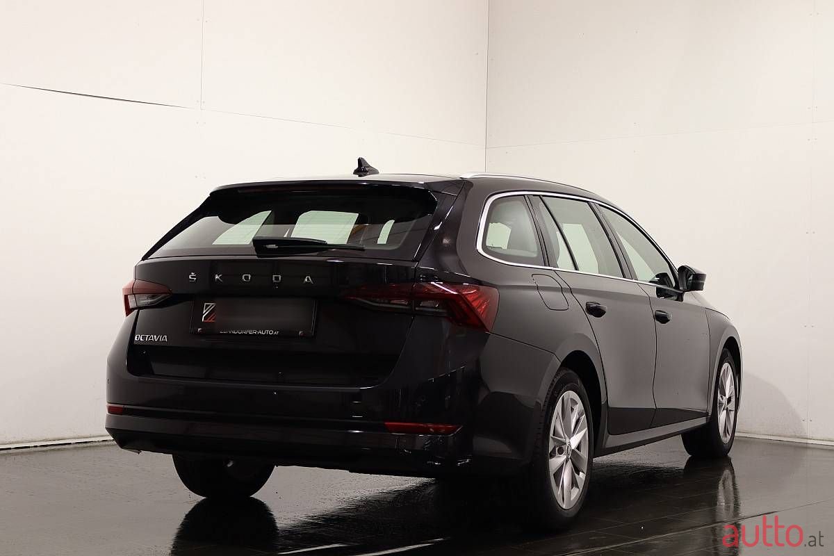 2020' Skoda Octavia photo #4