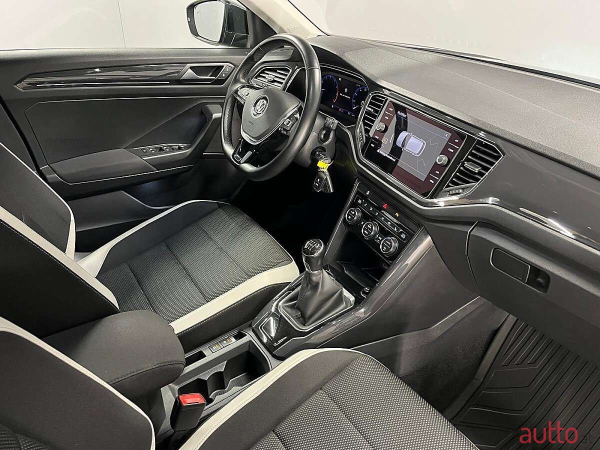 2018' Volkswagen T-Roc photo #2