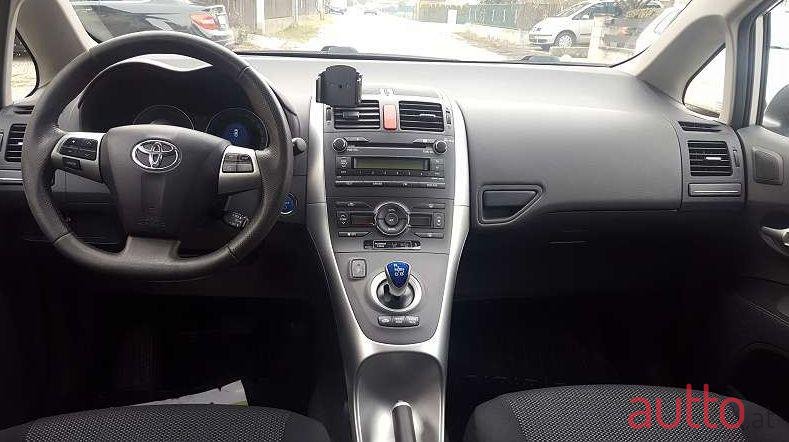 2010' Toyota Auris photo #2