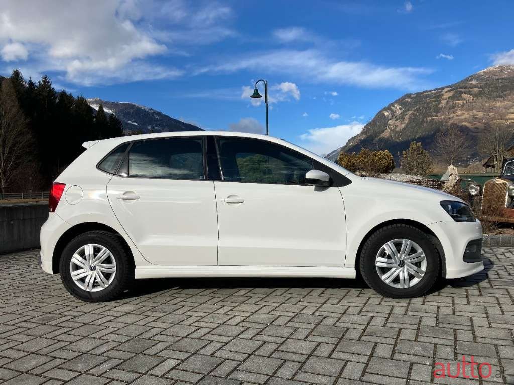 2012' Volkswagen Polo photo #6