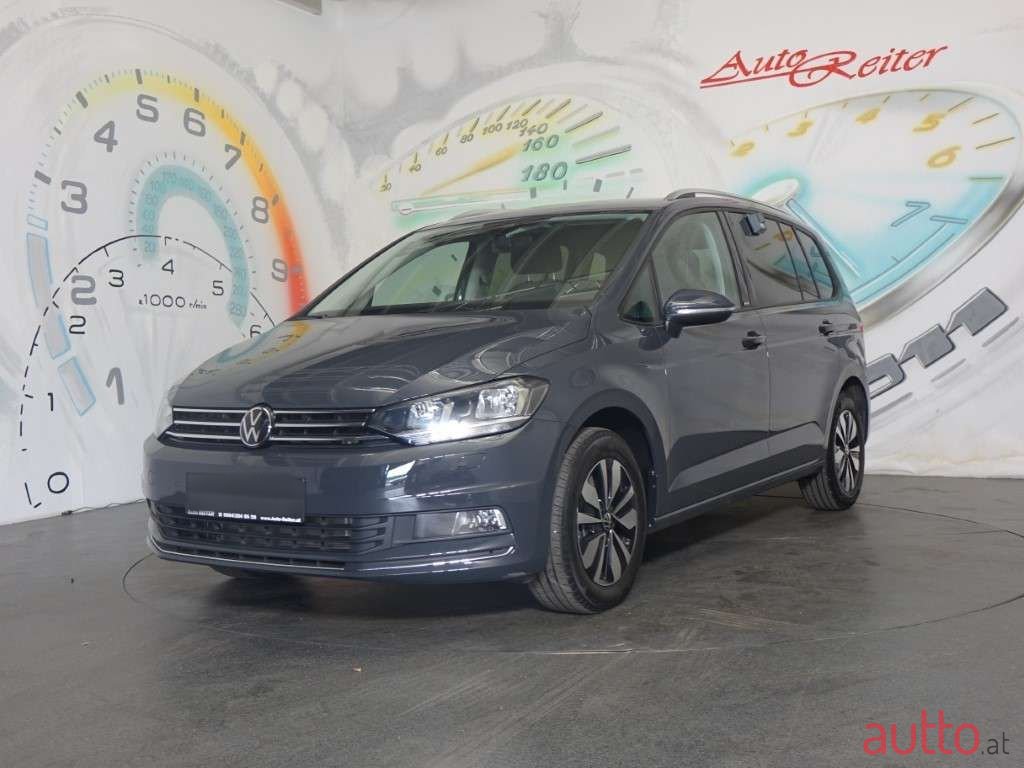 2024' Volkswagen Touran photo #2