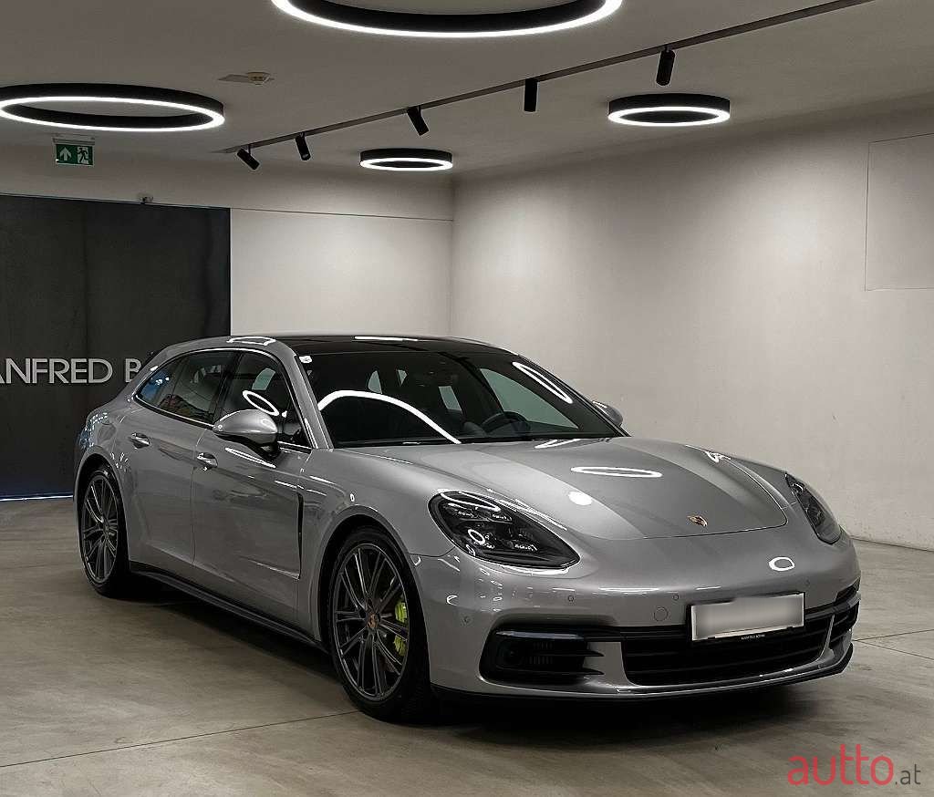 2017' Porsche Panamera photo #1
