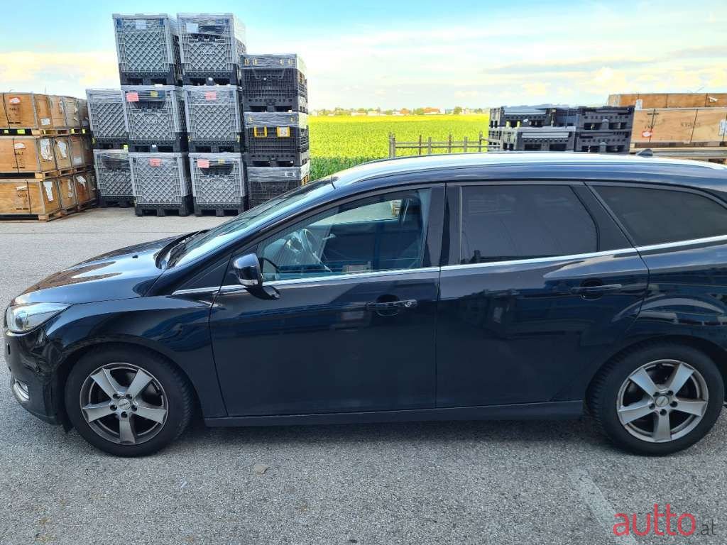 2017' Ford Focus photo #6