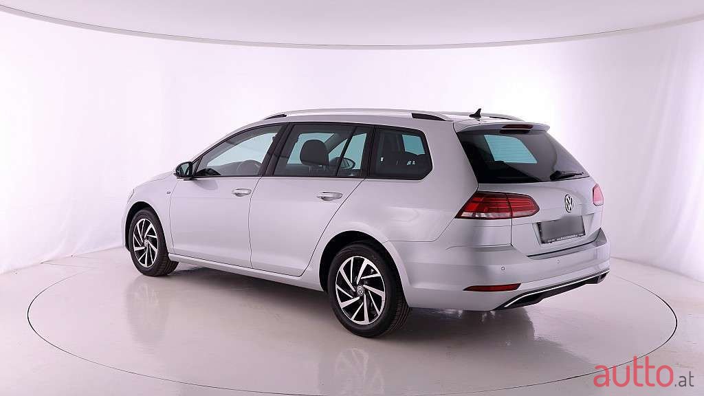 2018' Volkswagen Golf photo #3