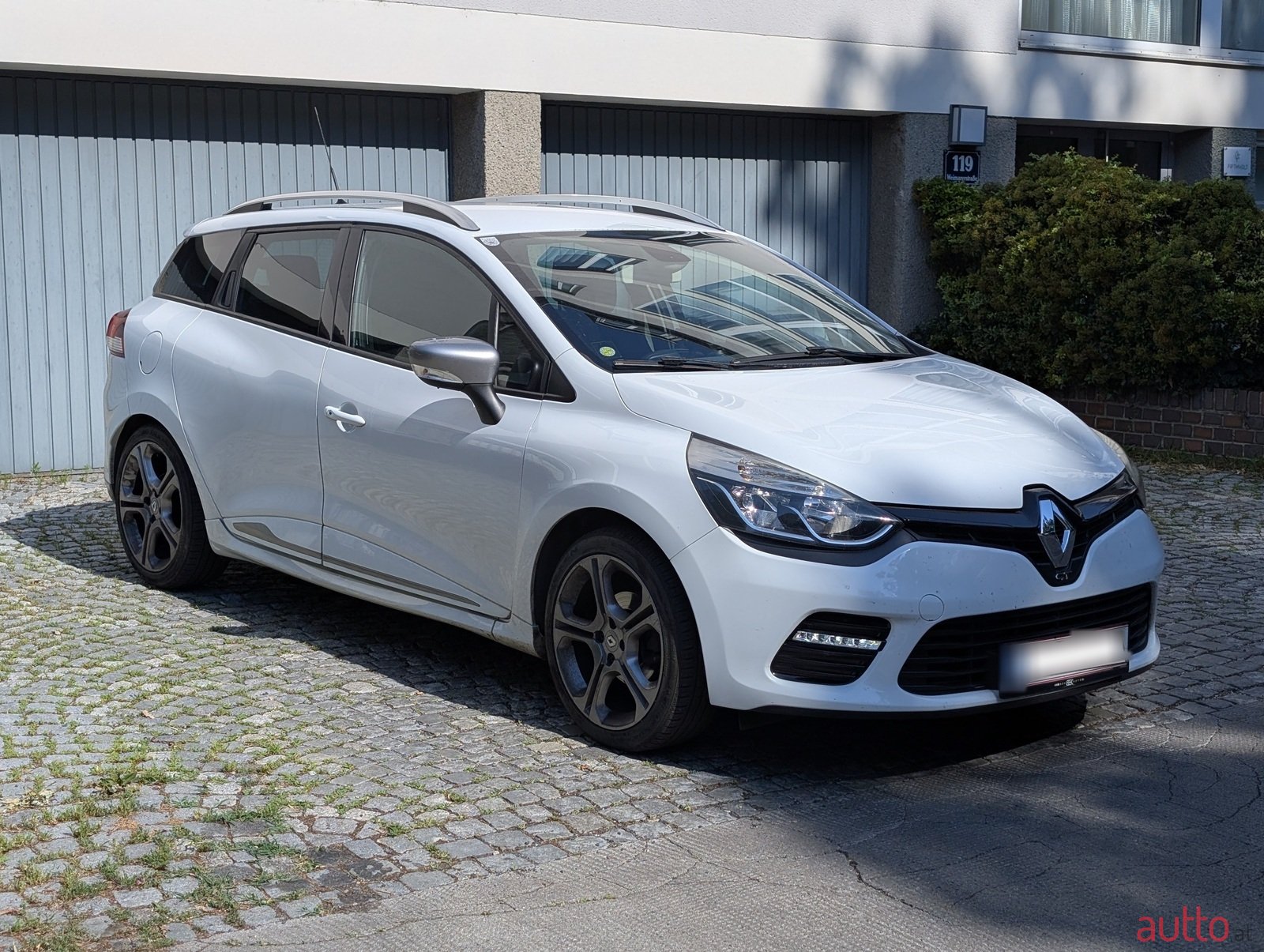 2013' Renault Clio photo #2