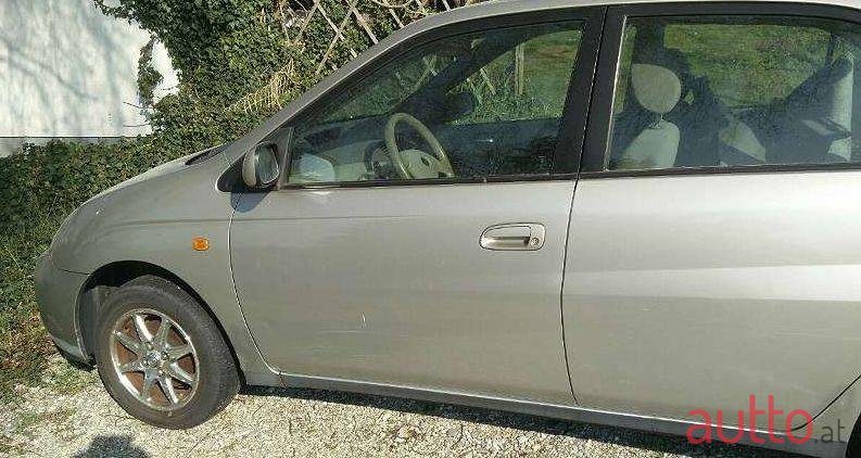 2001' Toyota Prius photo #1