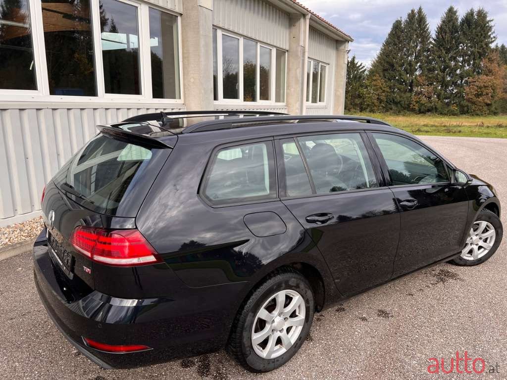 2017' Volkswagen Golf photo #4