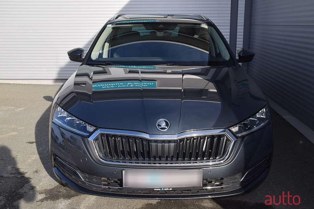 2020' Skoda Octavia photo #3