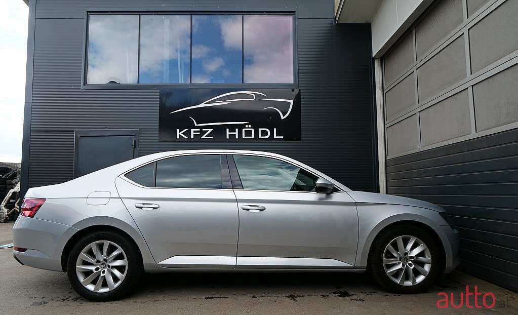 2017' Skoda Superb photo #4