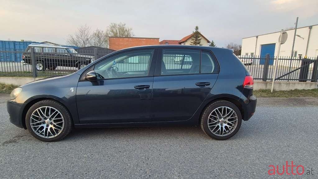 2009' Volkswagen Golf photo #2