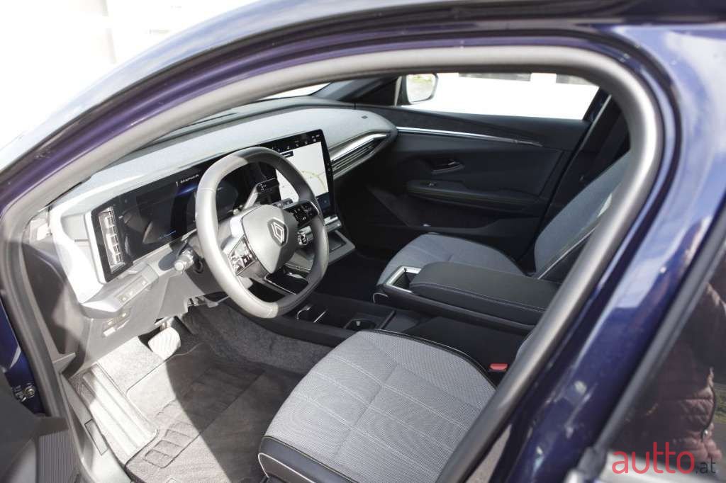 2022' Renault Megane photo #4
