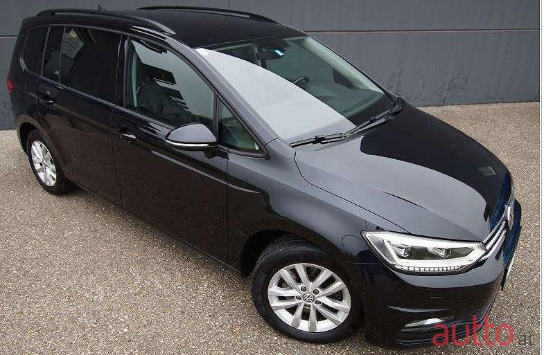 2017' Volkswagen Touran photo #1